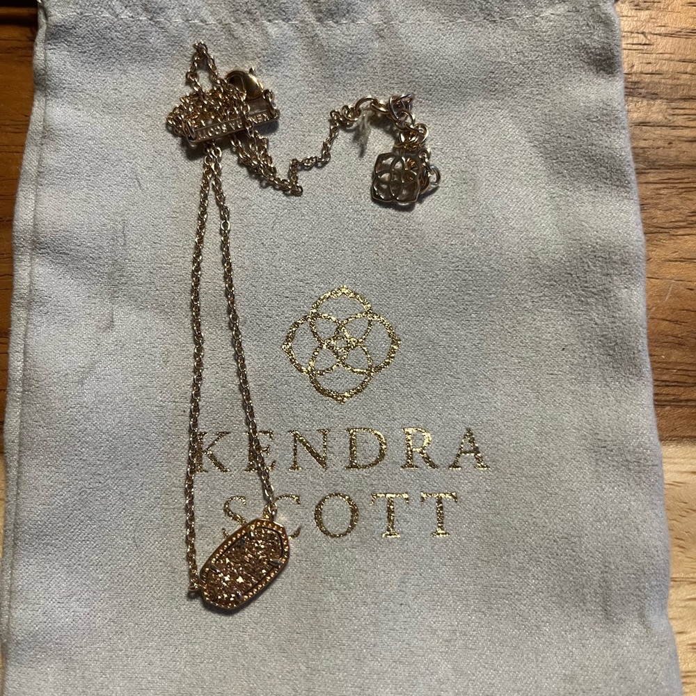 Kendra Scott necklace